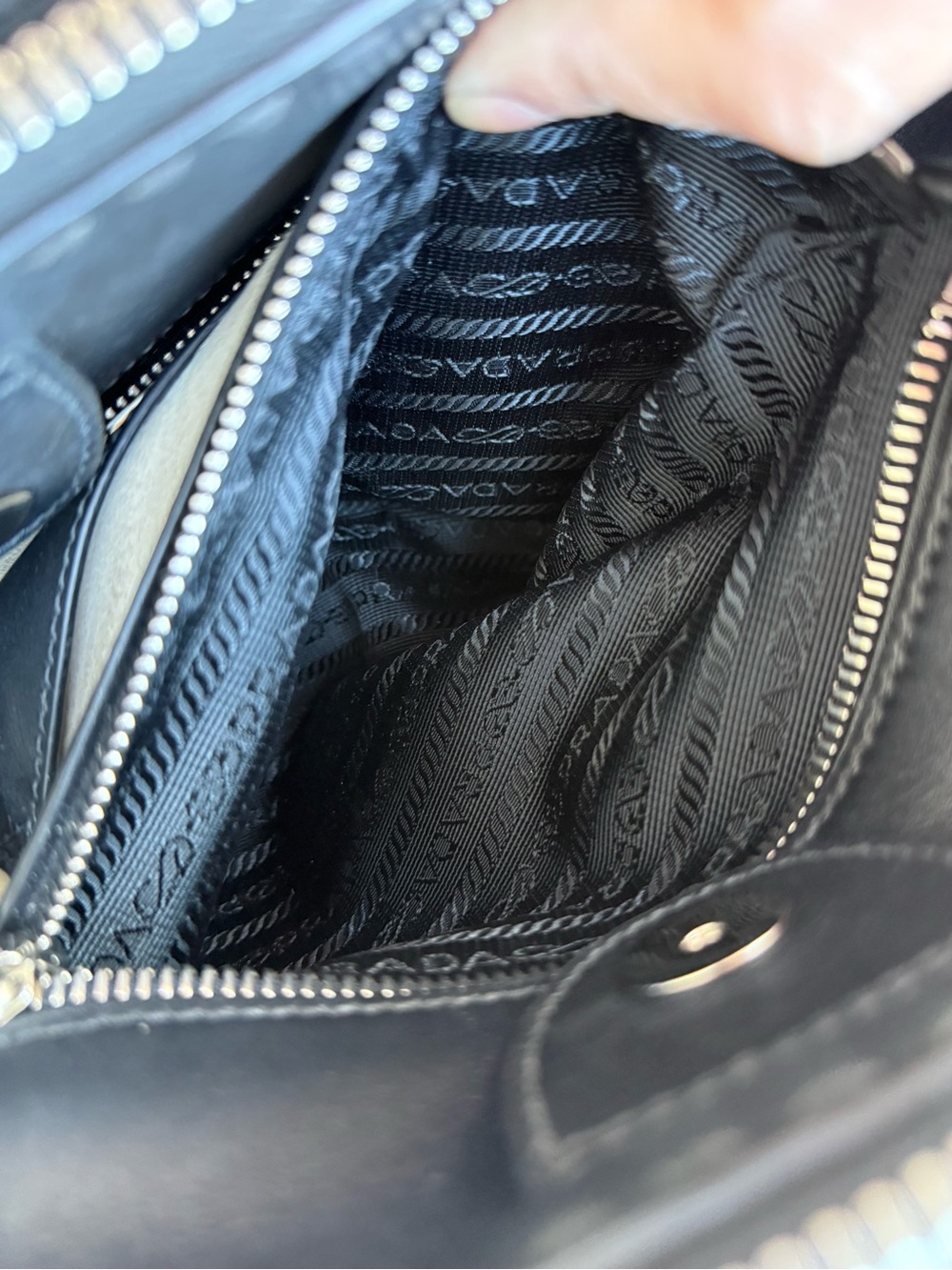 Authentic Prada Twin Pocket City Crossbody Tote in Black Saffiano Leather w/COA - Picture 10 of 15